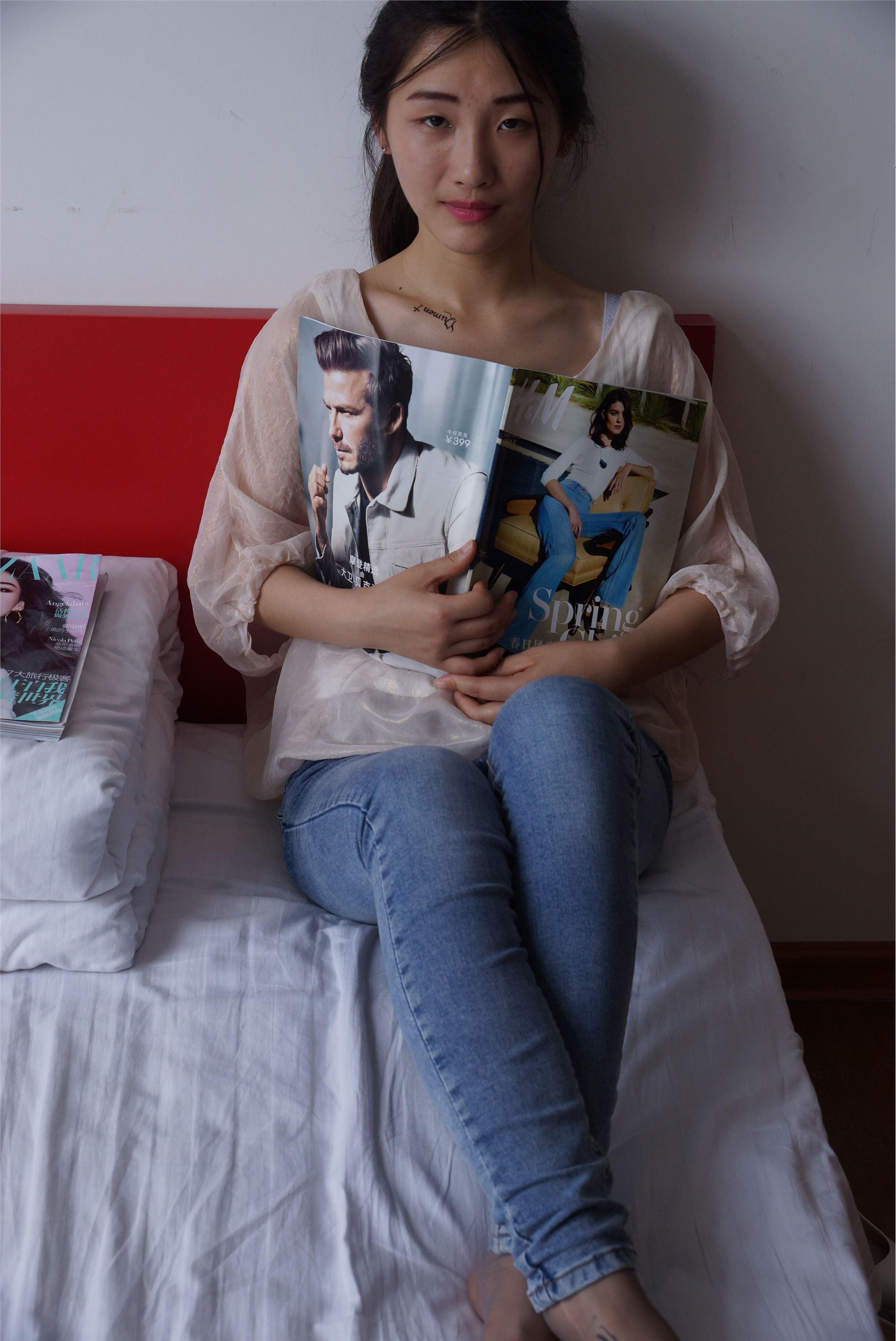 自由摄影 No.005 惬意的周末经典短灰丝陪你看看书